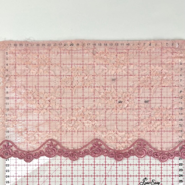 Dentelle fleurs roses sur tulle rose 21cm