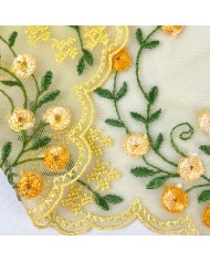 Dentelle fleurs oranges verts sur tulle jaune 21cm