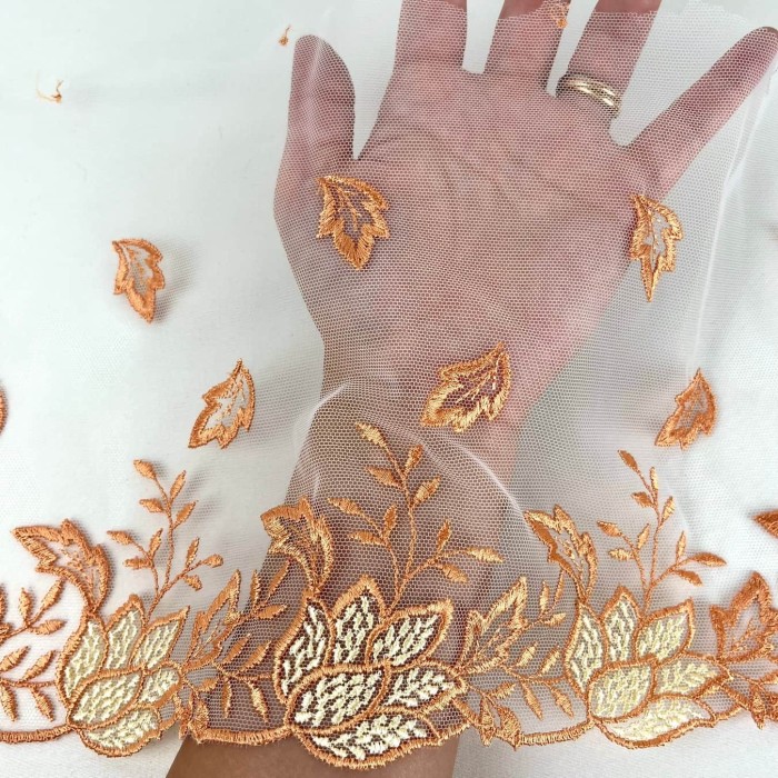 Dentelle feuilles jaunes oranges sur tulle blanc 20cm Dentelle feuilles jaunes oranges sur tulle blanc 20cm