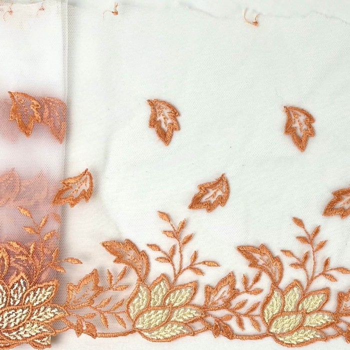 Dentelle feuilles jaunes oranges sur tulle blanc 20cm Dentelle feuilles jaunes oranges sur tulle blanc 20cm