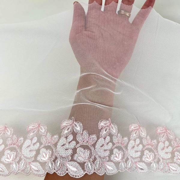 Dentelle fleurs blanches roses sur tulle blanc 24cm Dentelle fleurs blanches roses sur tulle blanc 24cm