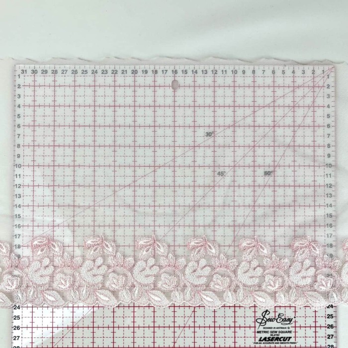 Dentelle fleurs blanches roses sur tulle blanc 24cm