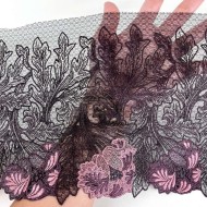 Dentelle fleurs parmes sur tulle violet foncé 20cm