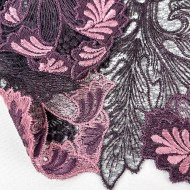 Dentelle fleurs parmes sur tulle violet foncé 20cm