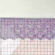 Dentelle glycines blanches sur tulle violet 13cm Dentelle glycines blanches sur tulle violet 13cm