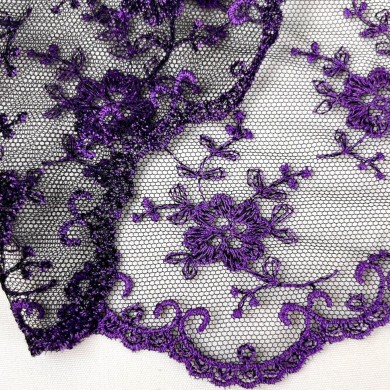 Dentelle glycines violettes sur tulle noir 13cm Dentelle glycines violettes sur tulle noir 13cm