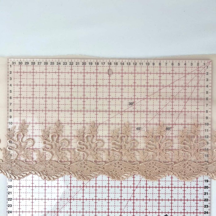 Dentelle fleurs pêches sur tulle pêche 19cm Dentelle fleurs pêches sur tulle pêche 19cm