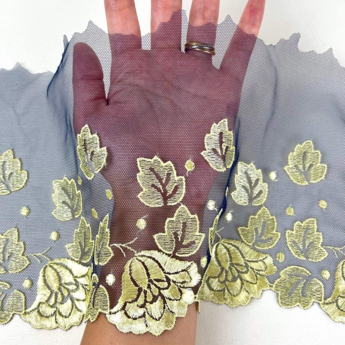 Dentelle fleurs citrons sur tulle bleu marine 17cm Dentelle fleurs citrons sur tulle bleu marine 17cm