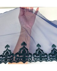 Dentelle arabesque verte foncée sur tulle bleu marine 26cm Dentelle arabesque verte foncée sur tulle bleu marine 26cm