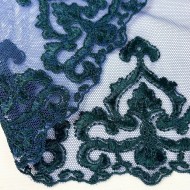 Dentelle arabesque verte foncée sur tulle bleu marine 26cm Dentelle arabesque verte foncée sur tulle bleu marine 26cm