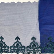 Dentelle arabesque verte foncée sur tulle bleu marine 26cm Dentelle arabesque verte foncée sur tulle bleu marine 26cm