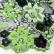 Dentelle fleurs néon vert sur tulle noir 21cm