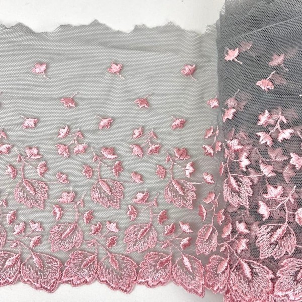 Dentelle fleurs roses sur tulle gris 18cm Dentelle fleurs roses sur tulle gris 18cm