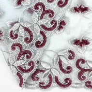 Dentelle fleurs spirales bordeaux argentées sur tulle bleu clair 16cm