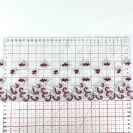 Dentelle fleurs spirales bordeaux argentées sur tulle bleu clair 16cm