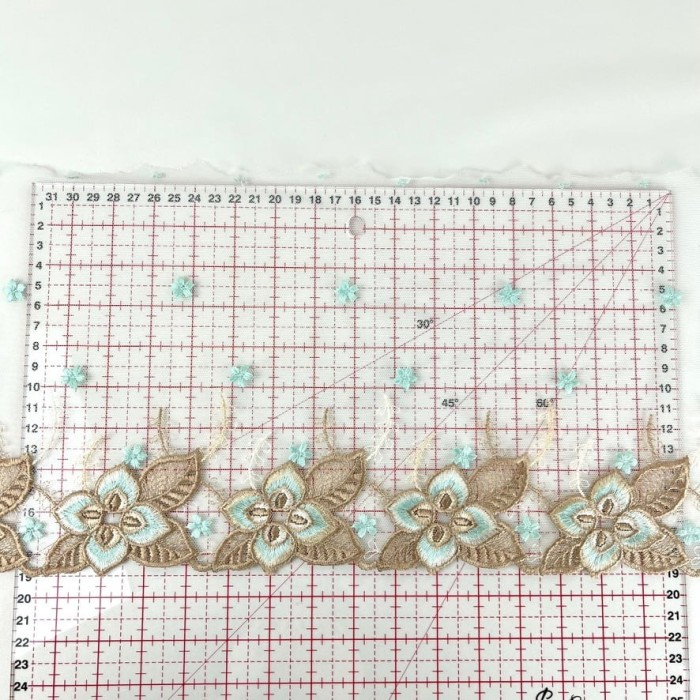 Dentelle fleurs dorées bleues ciel sur tulle blanc 19cm