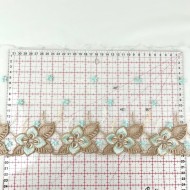 Dentelle fleurs dorées bleues ciel sur tulle blanc 19cm