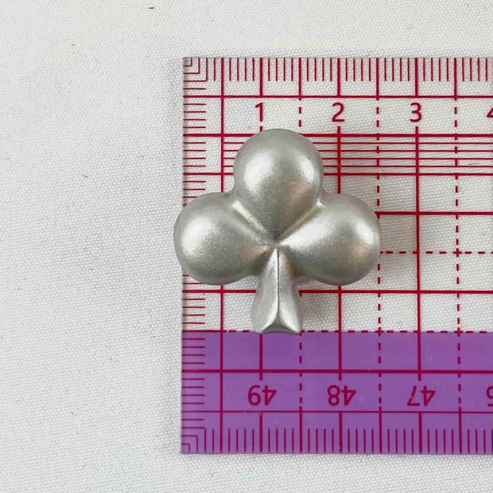 Bouton plastique trèfle argenté 25mm