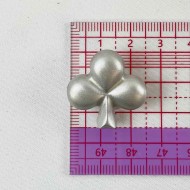 Bouton plastique trèfle argenté 25mm