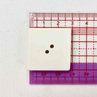 Bouton plastique carré uni blanc cassé 28mm Bouton plastique carré uni blanc cassé 28mm