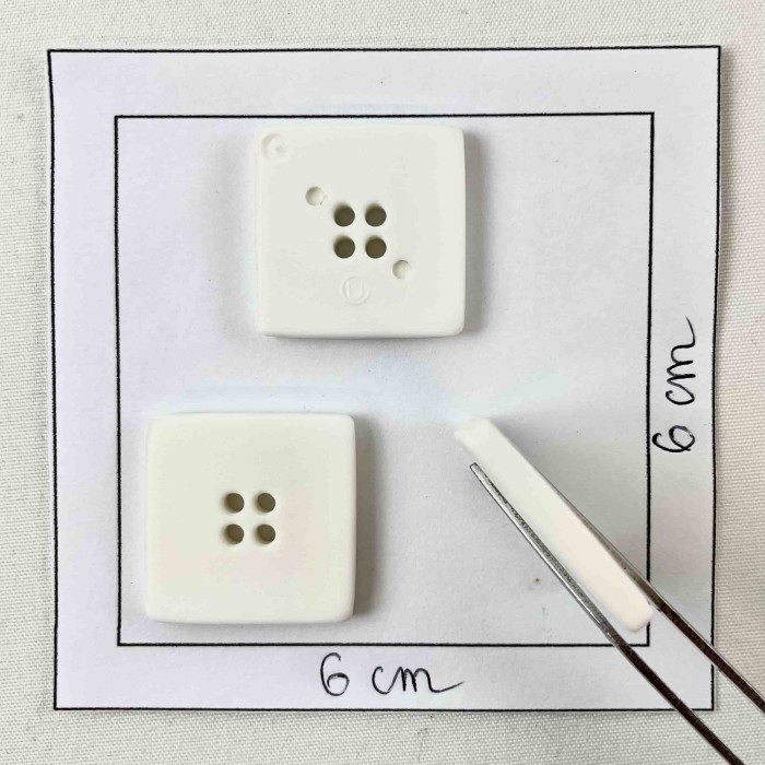 Bouton plastique matte carré uni blanc 22mm