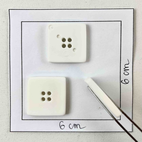 Bouton plastique matte carré uni blanc 22mm Bouton plastique matte carré uni blanc 22mm