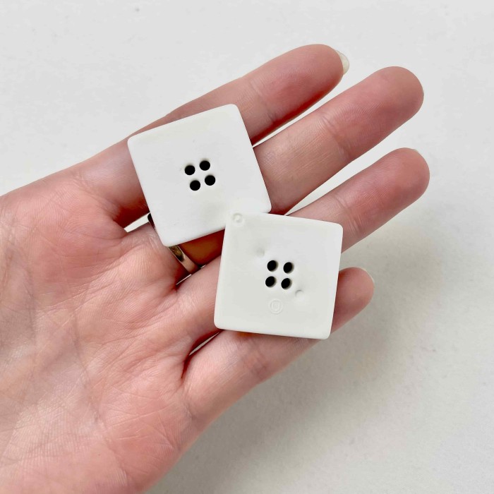 Bouton plastique matte carré uni blanc 25mm