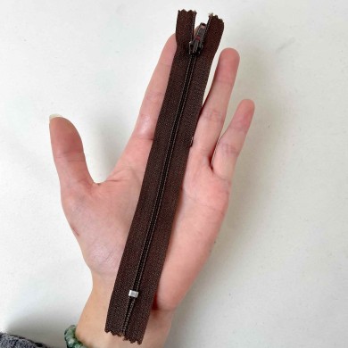 Fermeture non séparable marron en nylon 14cm