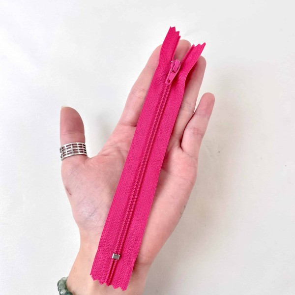 Fermeture non séparable rose en nylon 14cm Fermeture non séparable rose en nylon 14cm