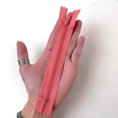 Fermeture non séparable rose corail en nylon 14cm