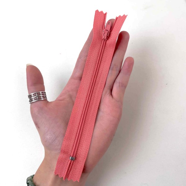 Fermeture non séparable rose corail en nylon 14cm Fermeture non séparable rose corail en nylon 14cm