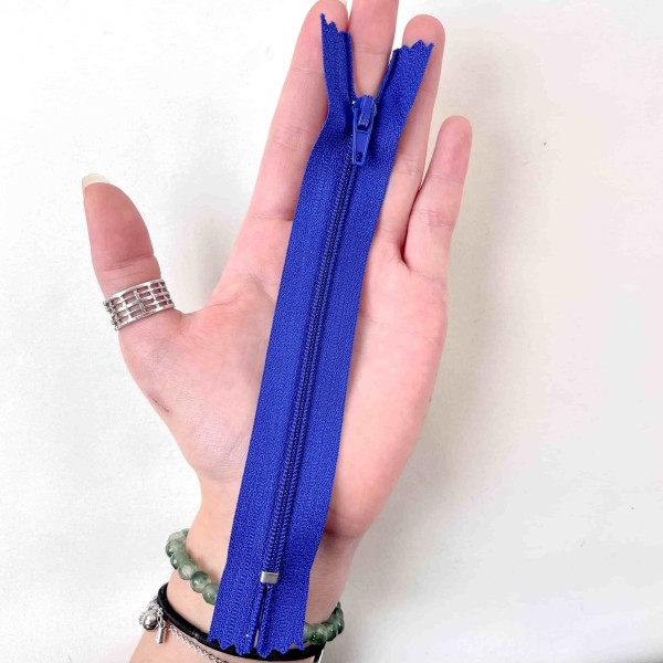 Fermeture non séparable bleu électrique en nylon 14cm Fermeture non séparable bleu électrique en nylon 14cm