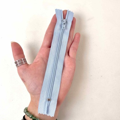 Fermeture non séparable bleu ciel en nylon 14cm