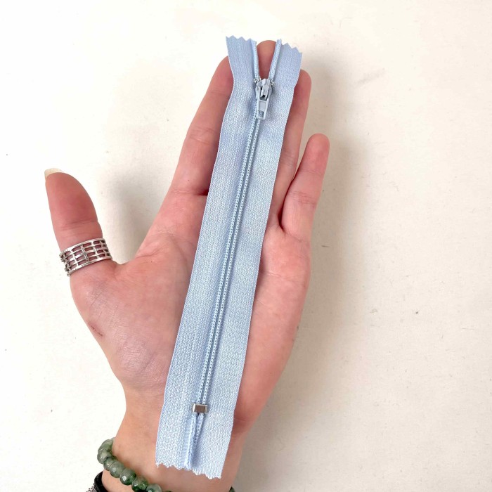 Fermeture non séparable bleu ciel en nylon 14cm