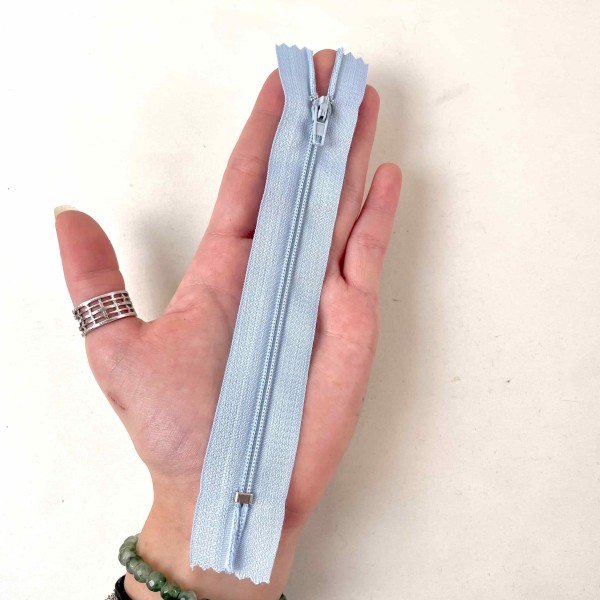 Fermeture non séparable bleu ciel en nylon 14cm Fermeture non séparable bleu ciel en nylon 14cm
