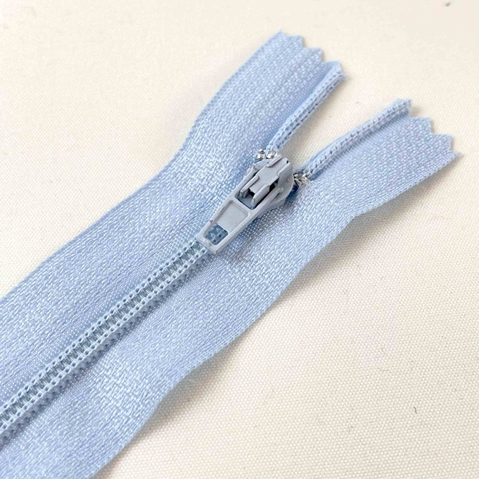 Fermeture non séparable bleu ciel en nylon 14cm