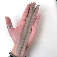 Fermeture non séparable taupe en nylon 14cm