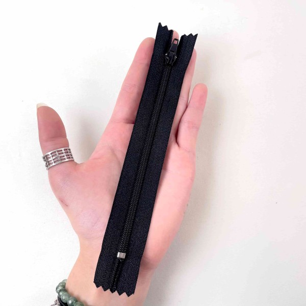 Fermeture non séparable noir en nylon 14cm Fermeture non séparable noir en nylon 14cm