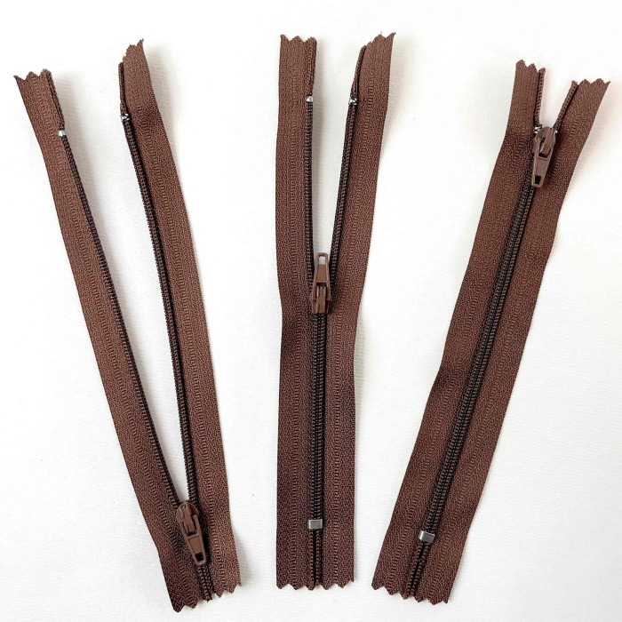 Fermeture non séparable marron clair en nylon 14cm