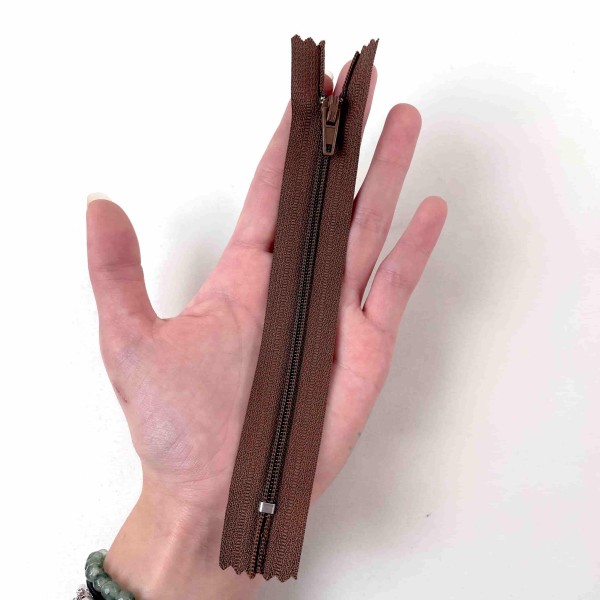 Fermeture non séparable marron clair en nylon 14cm Fermeture non séparable marron clair en nylon 14cm