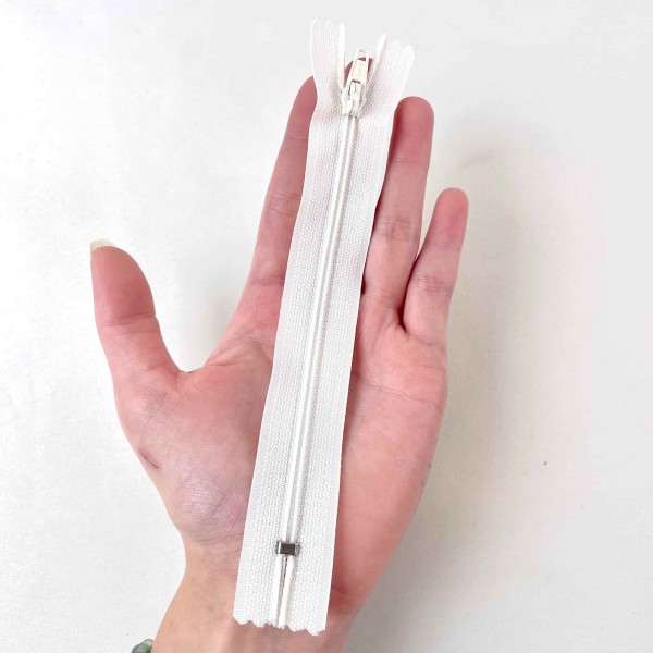 Fermeture non séparable écru en nylon 14cm Fermeture non séparable écru en nylon 14cm