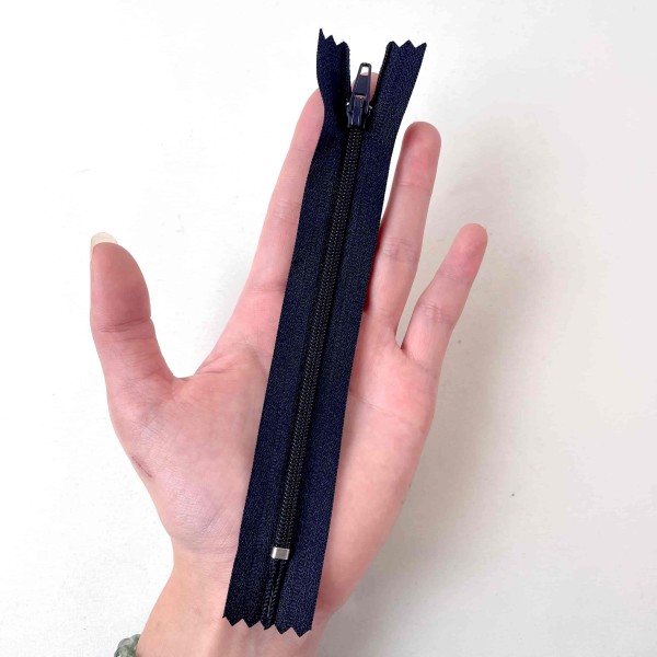 Fermeture non séparable noir bleuté en nylon 14cm Fermeture non séparable noir bleuté en nylon 14cm