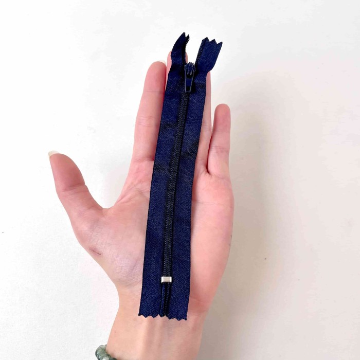 Fermeture non séparable marine foncé en nylon 14cm