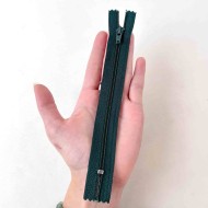 Fermeture non séparable vert foncé en nylon 15cm