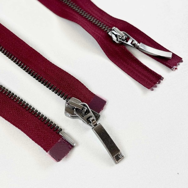 Fermeture séparable bordeaux en métal 55 cm Fermeture séparable bordeaux en métal 55 cm