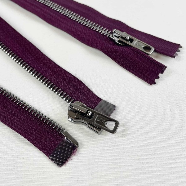 Fermeture séparable violet en métal 53 cm Fermeture séparable violet en métal 53 cm