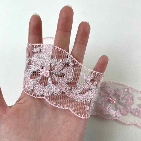 Dentelle rose à motifs floraux ajourés 5.5cm Dentelle rose à motifs floraux ajourés 5.5cm
