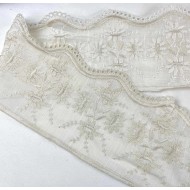 Dentelle broderie anglaise écru à fleurs 17cm