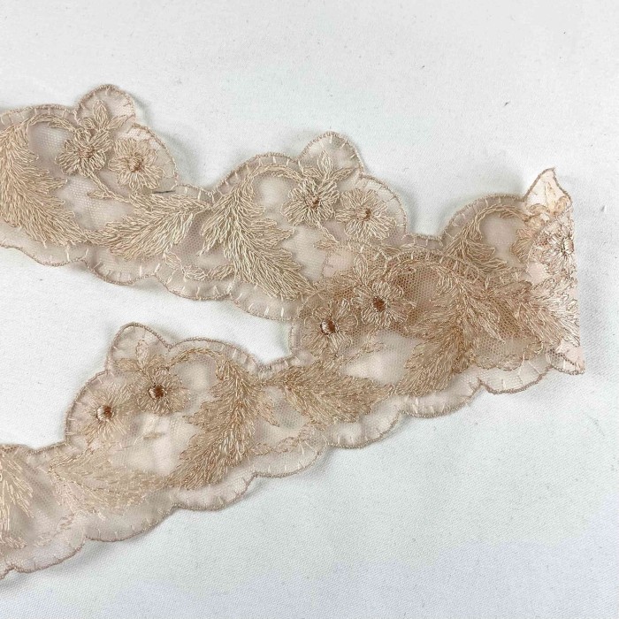 Dentelle beige à motifs floraux ajourés 6.5cm