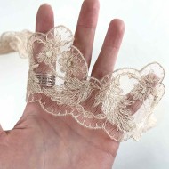 Dentelle beige à motifs floraux ajourés 6.5cm